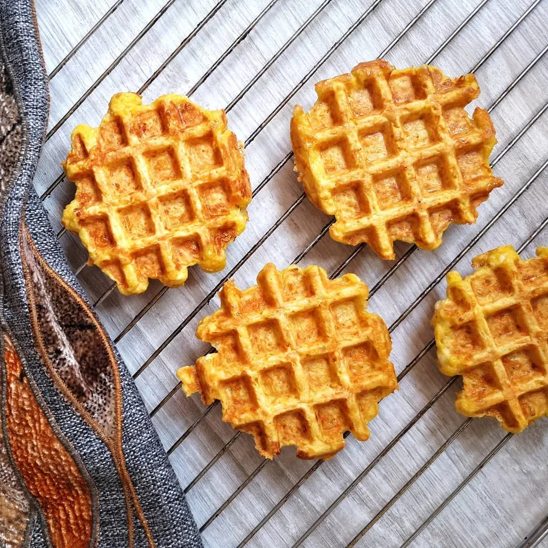 Sveikesni morkų-varškės vafliai su fermentiniu sūriu 🥕
