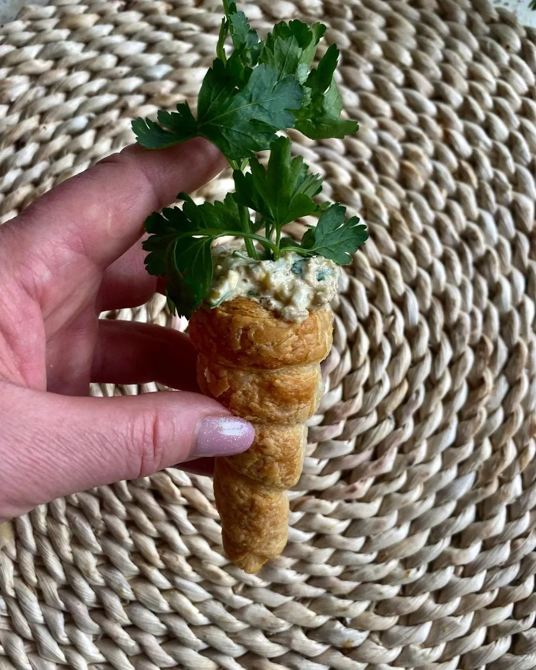 Sluoksniuotos tešlos "morkos" su kiaušinių, sūrio ir avokadų įdaru 🥕🥕🥕