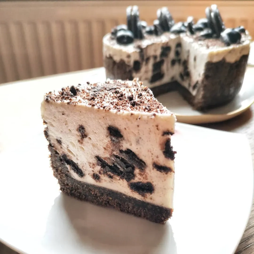 Oreo sūrio tortas be cukraus su philadelphia ir rikotos sūriu – sveikesnis pasirinkimas desertui