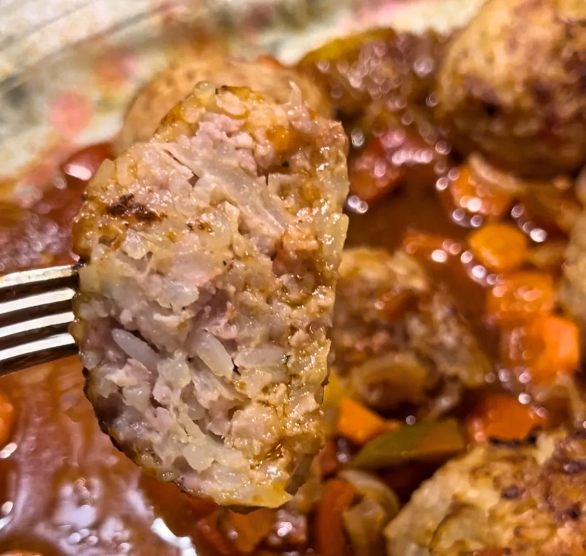 Tinginių balandėliai su ryžiais, morkomis ir pomidorų padažu, orkaitėje