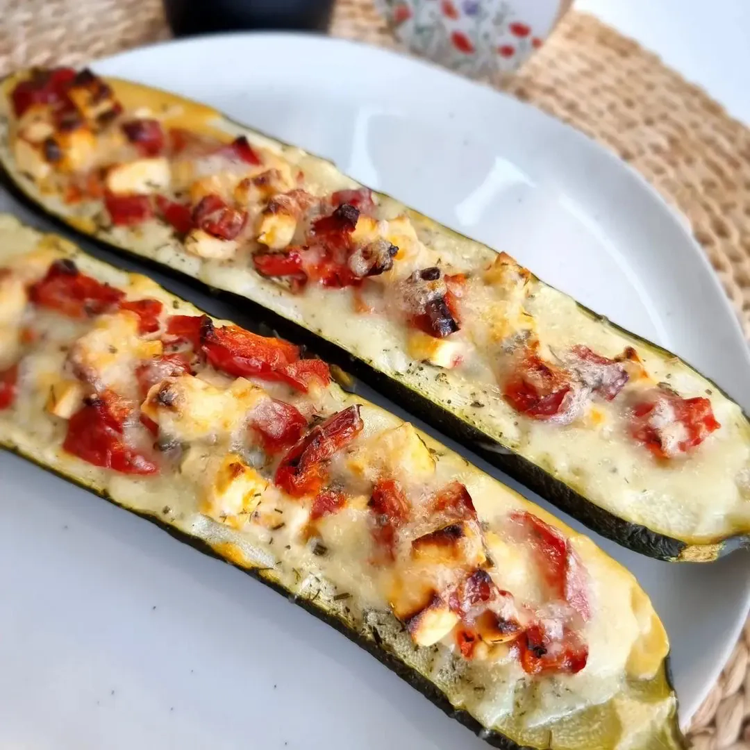 Cukini pildīts ar fetas sieru