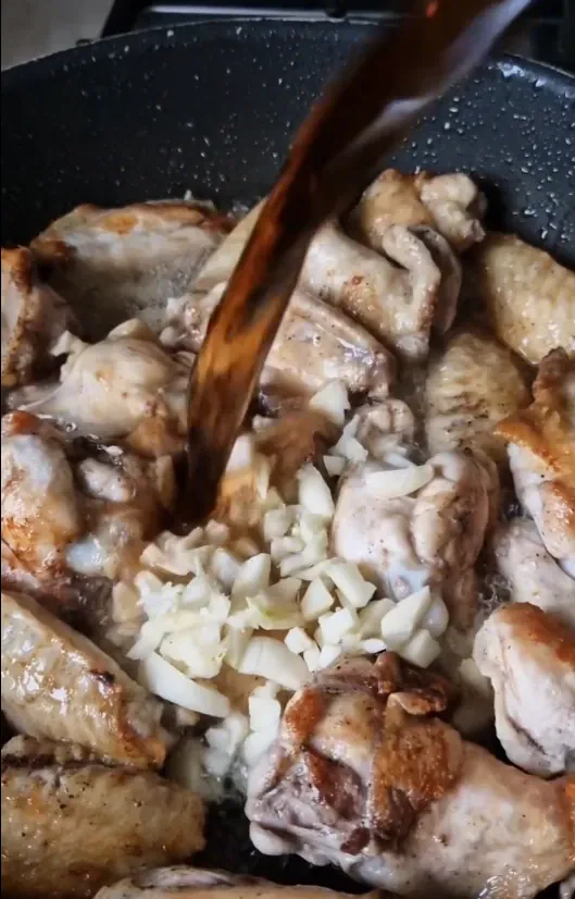 Turbiniai vištienos sparneliai su Coca-Cola ir sojos padažu