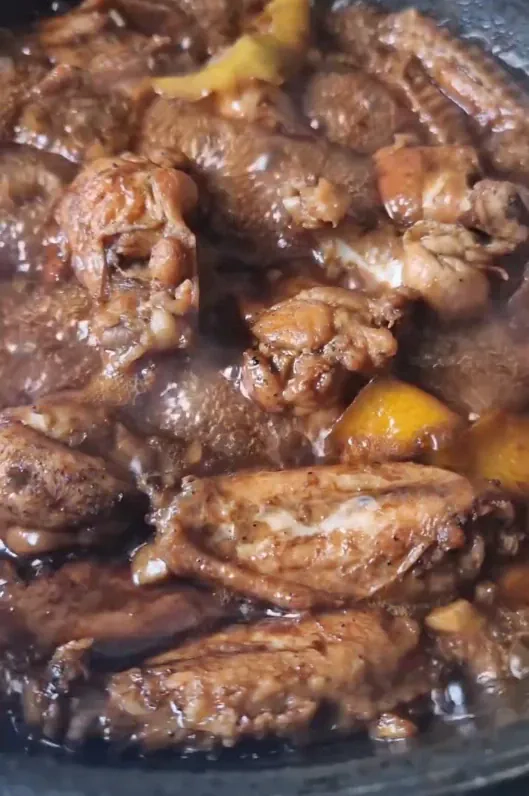 Turbiniai vištienos sparneliai su Coca-Cola ir sojos padažu