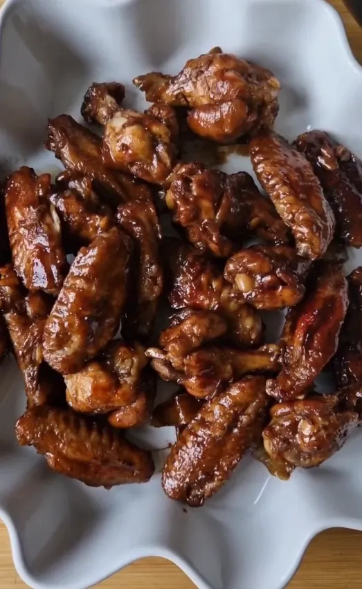 Turbiniai vištienos sparneliai su Coca-Cola ir sojos padažu