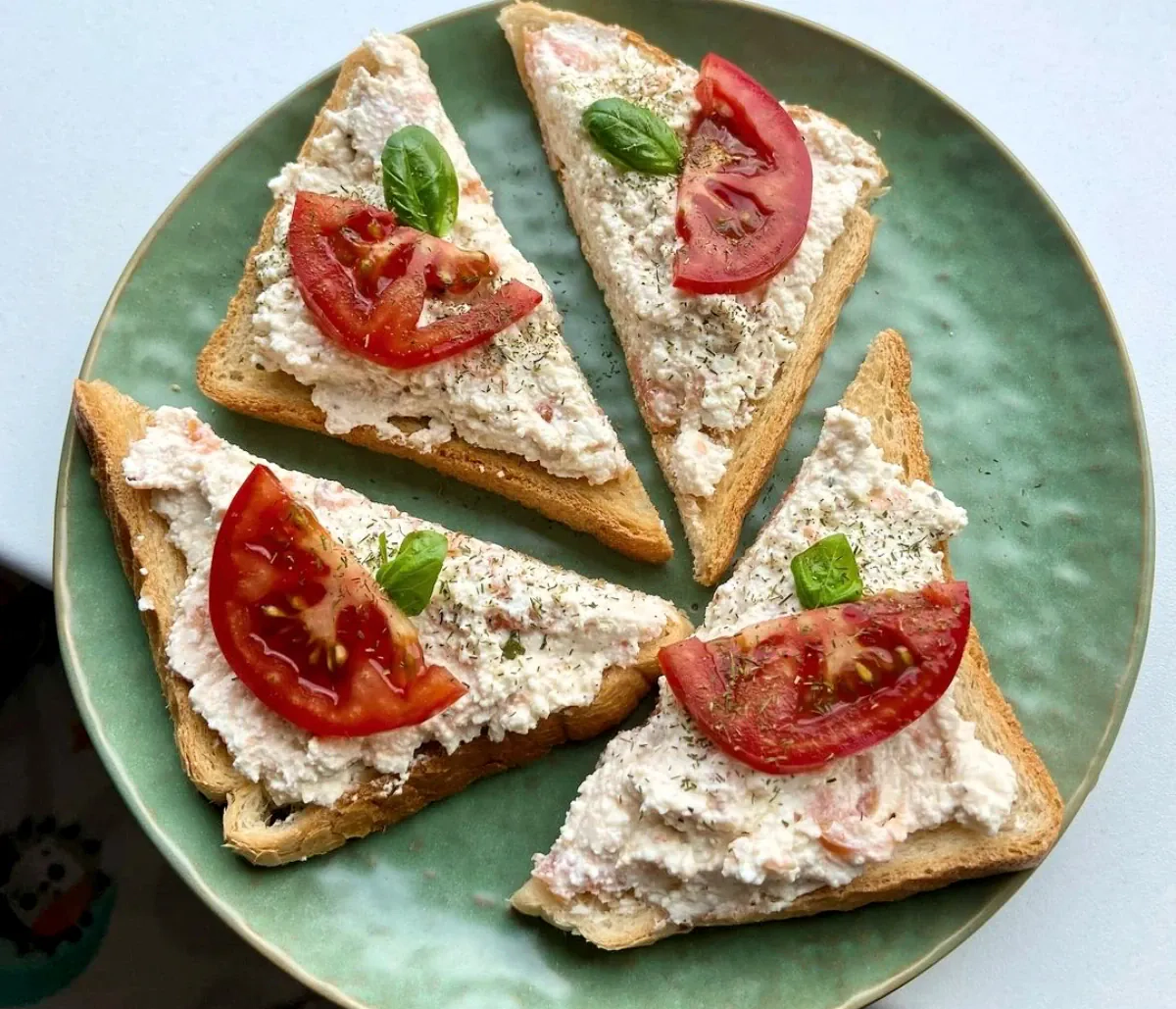 Rūkytos lašišos užtepėlė su varške