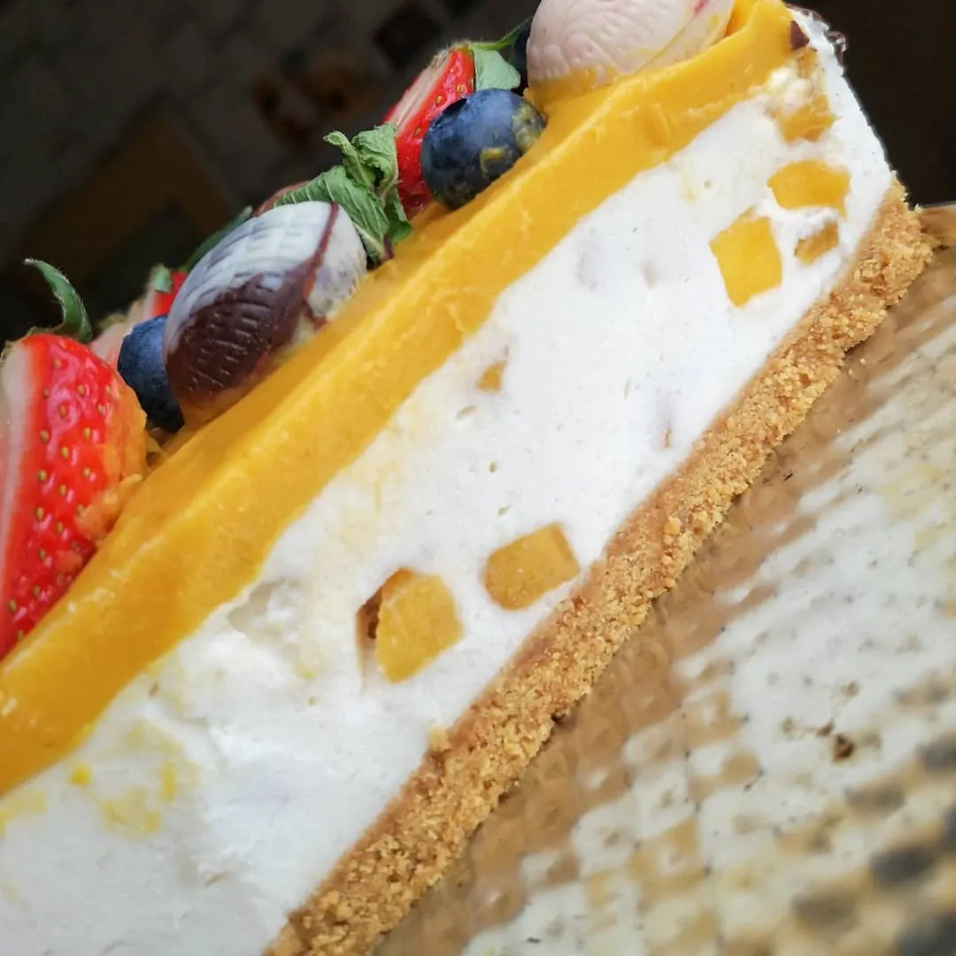 Rikotos sūrio ir mango tortas su kokosų kondensuotu pienu