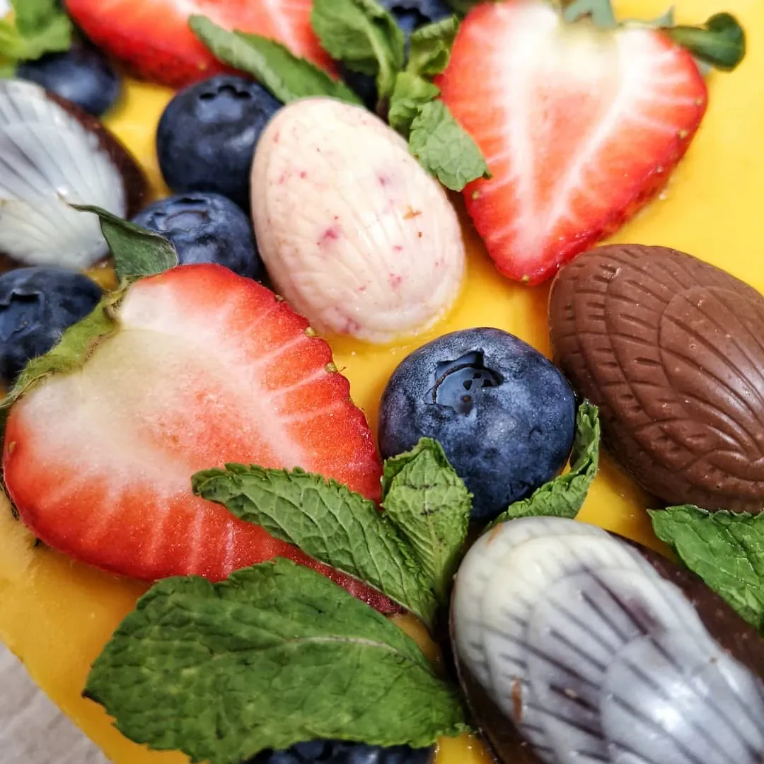 Rikotos sūrio ir mango tortas su kokosų kondensuotu pienu