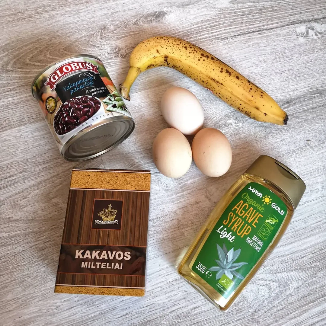 Raudonųjų pupelių brownie su bananais