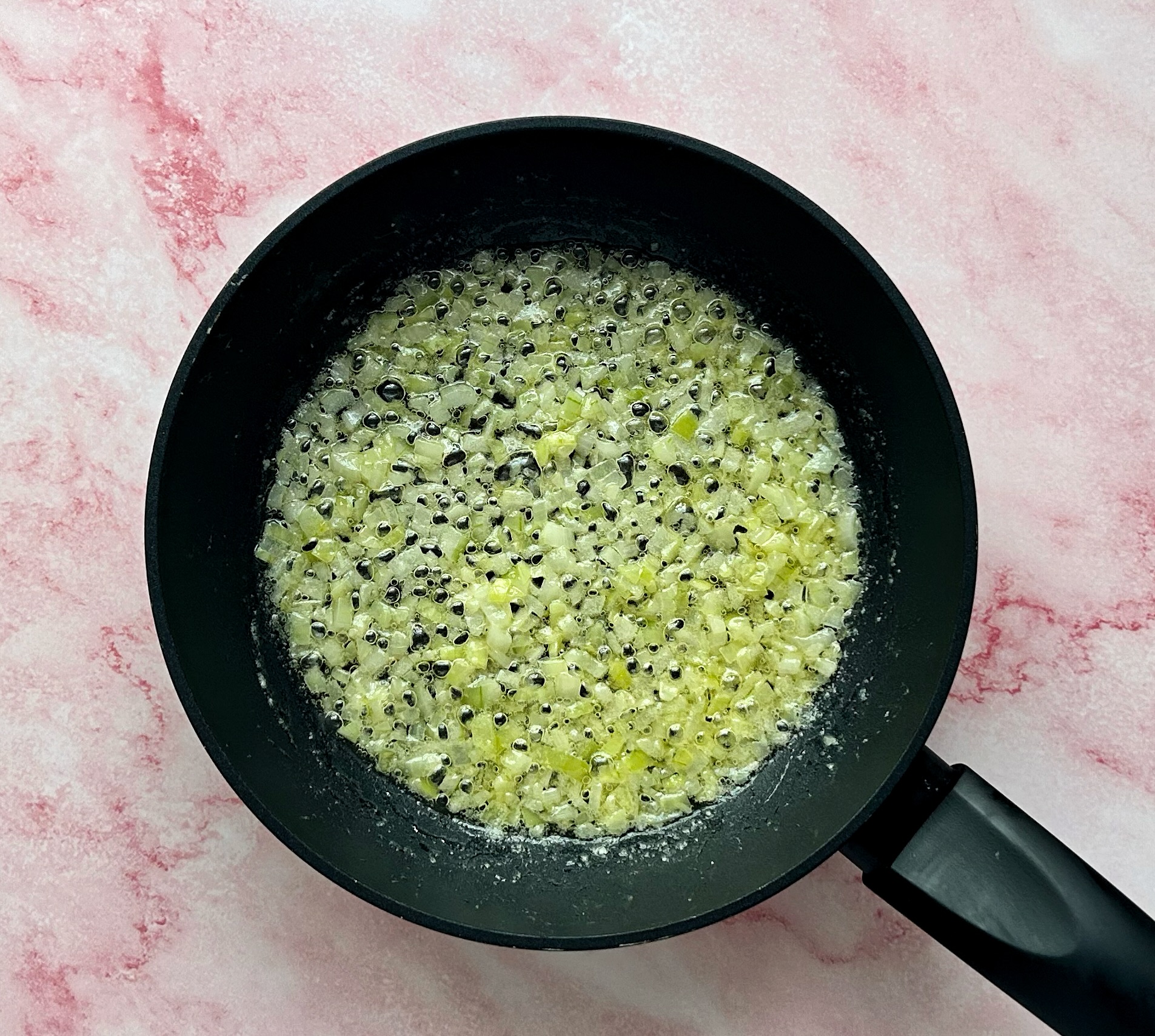 svogūnai su miltais