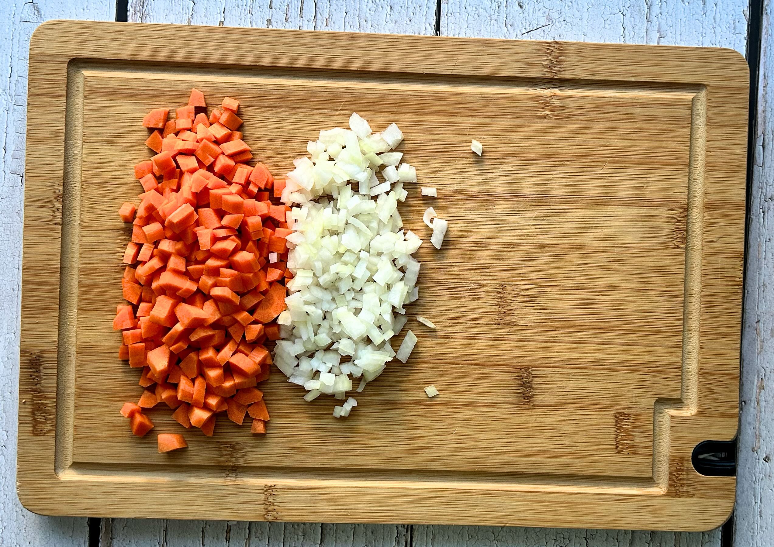 supjaustyti svogūnai