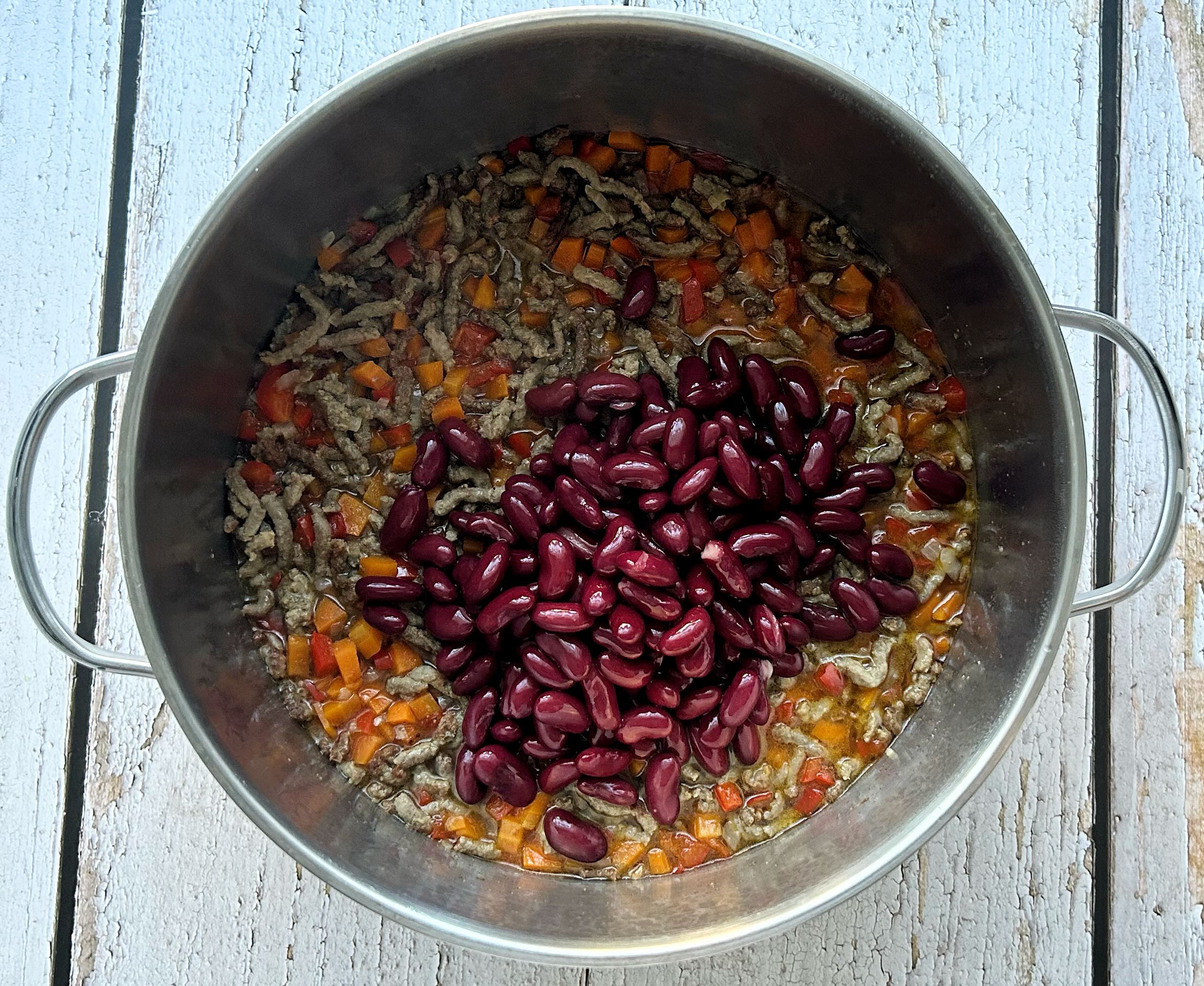 pupelės sudėtos į puodą