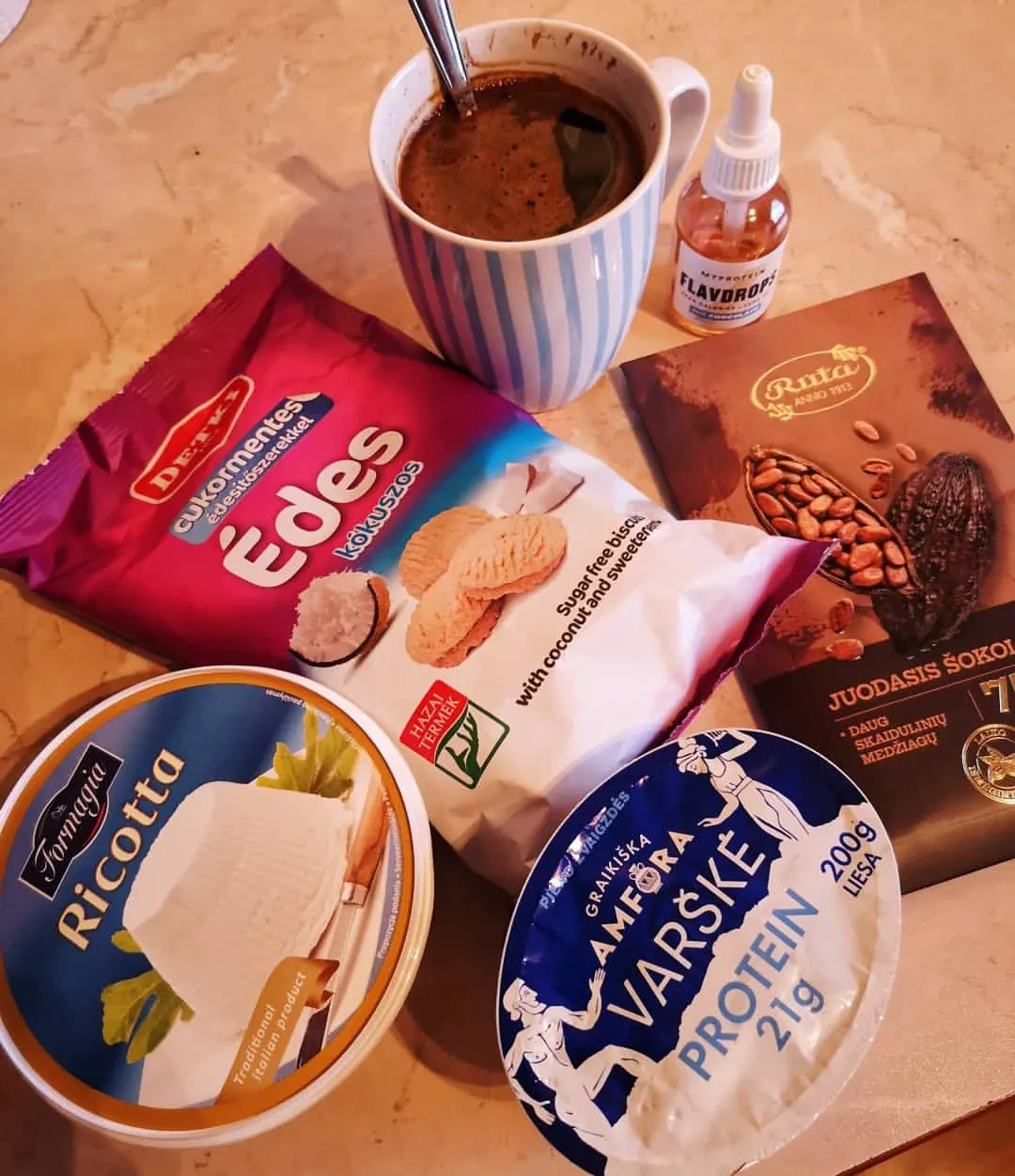 Sveikas tiramisu su rikotos ir varškės sluoksniais