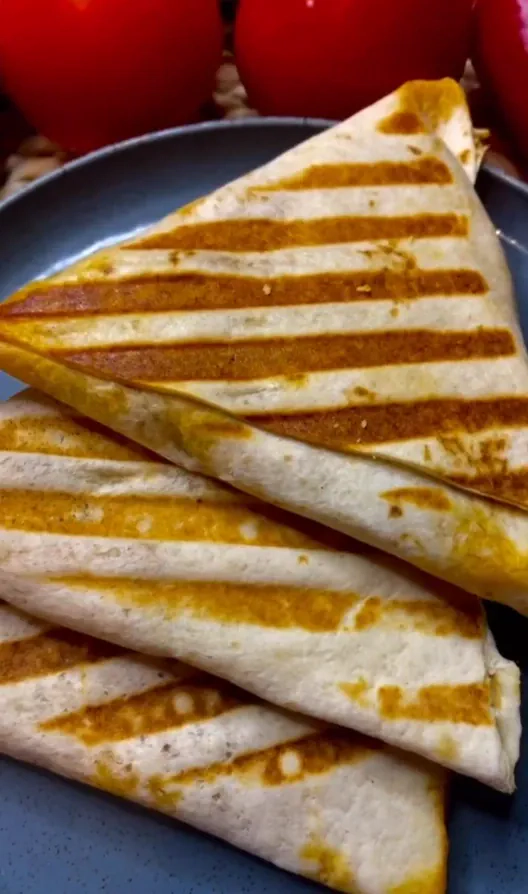 Tortilijos su kepintomis daržovėmis ir grybais