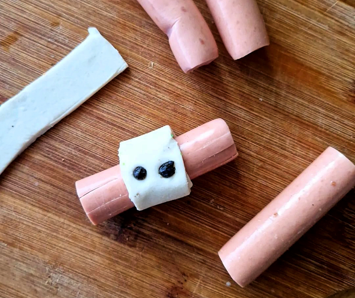 dešrelė apvyniota tešla