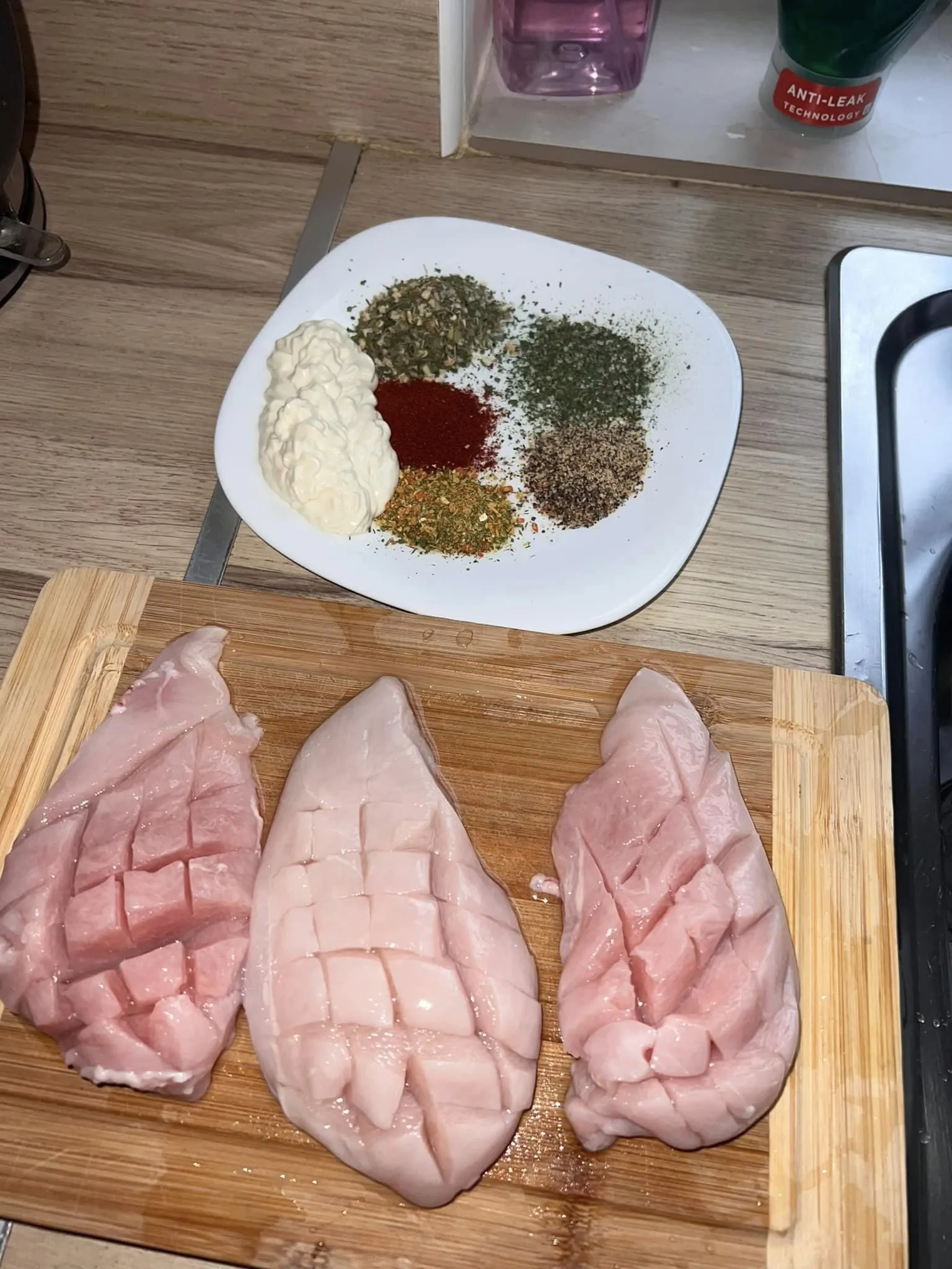 Sultinga vištienos krūtinėlė su sūriu, karšto oro gruzdintuvėje