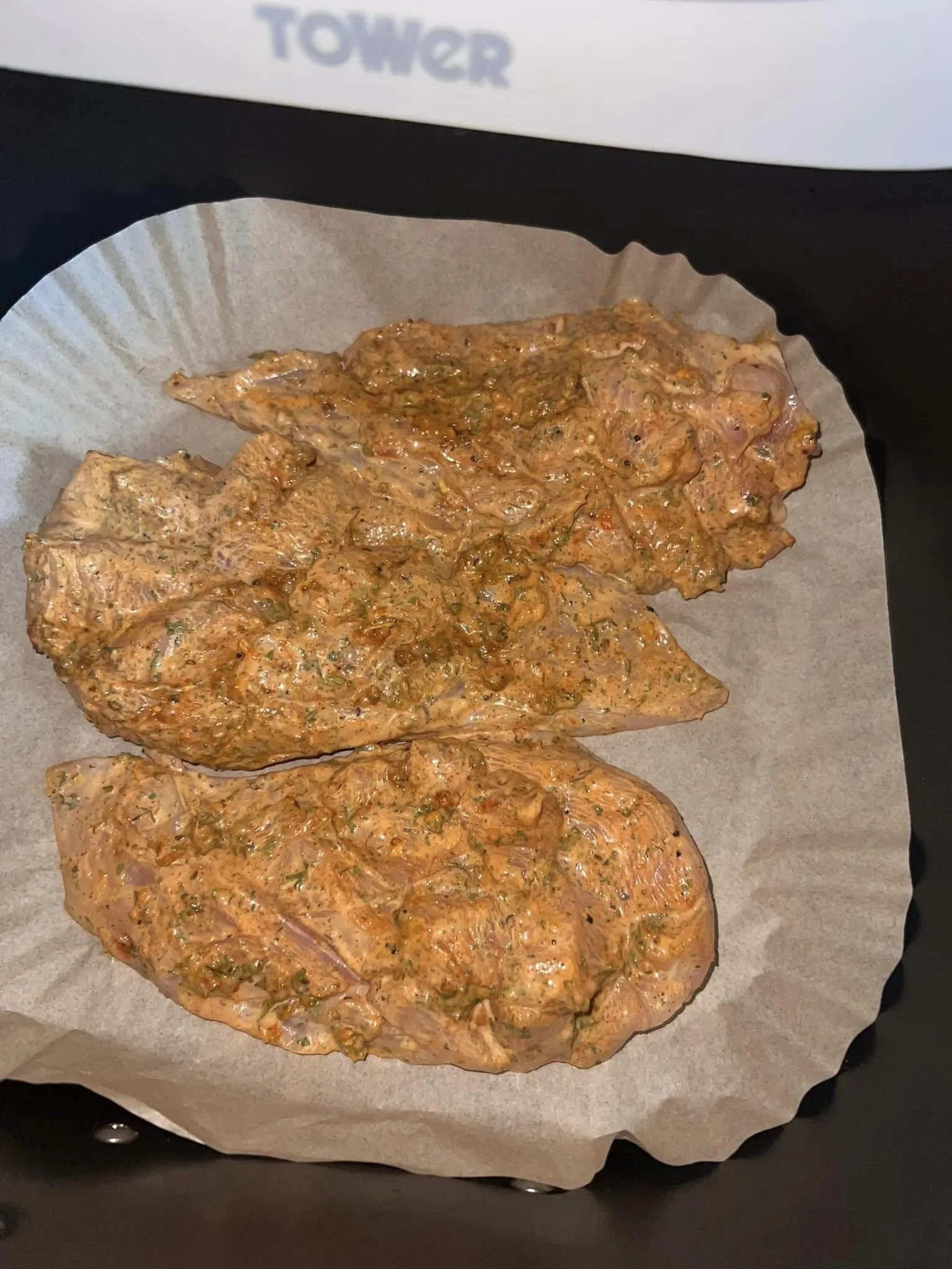 Sultinga vištienos krūtinėlė su sūriu, karšto oro gruzdintuvėje