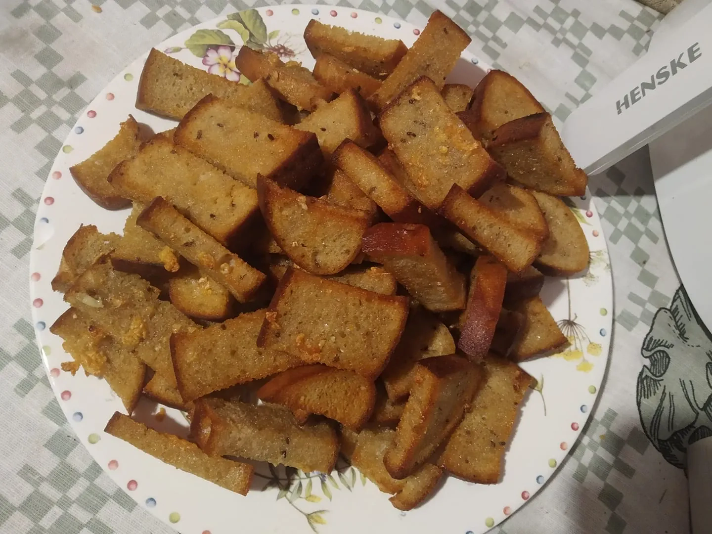 Kepta česnakinė duona prie alaus, be majonezo, karšto oro gruzdintuvėje