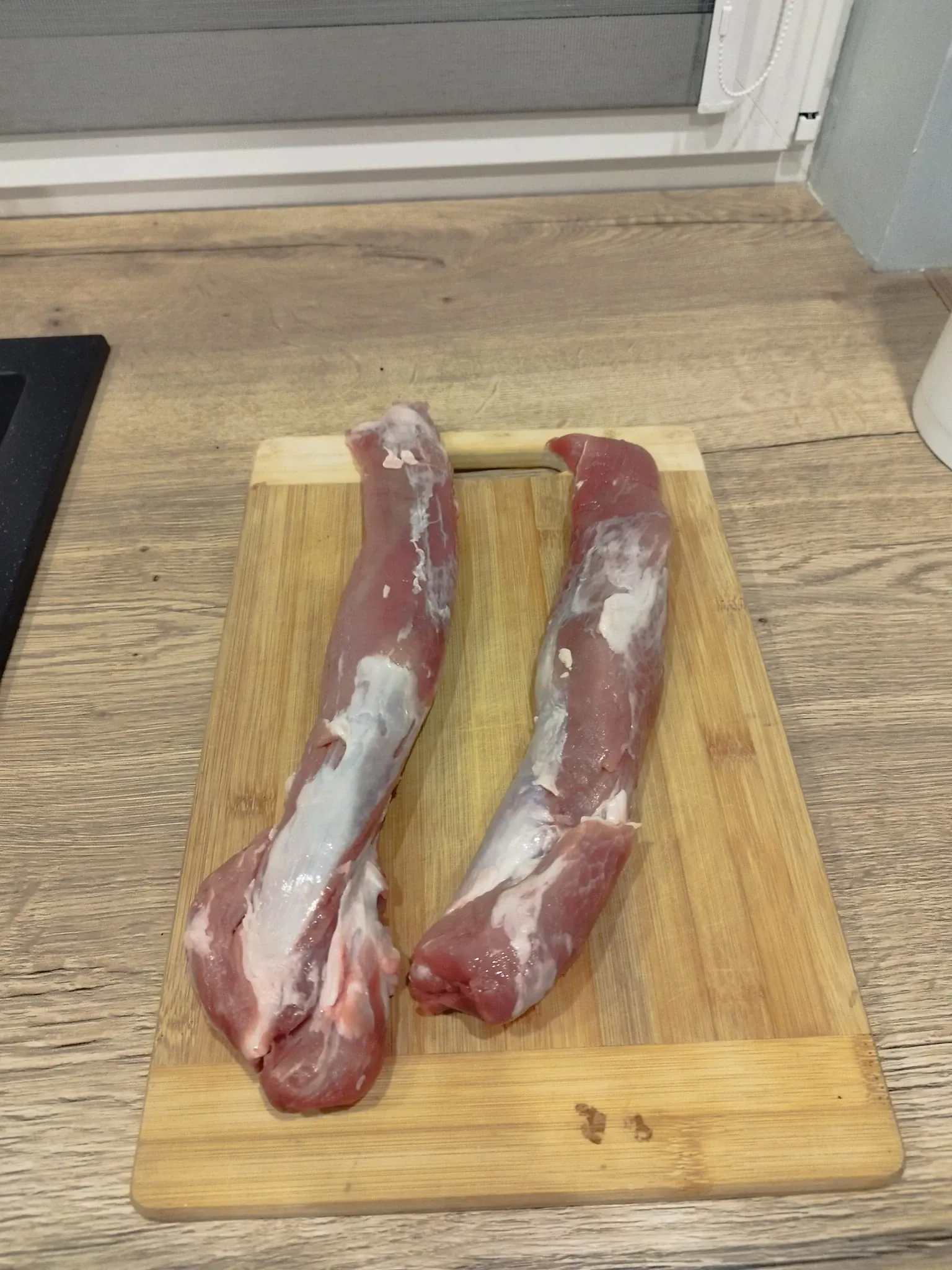 Česnakinė vytinta kiaulienos išpjova, karšto oro gruzdintuvėje