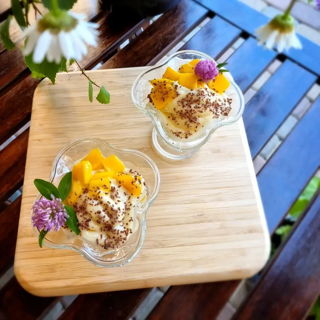 Veselīgais mango-banana saldējums bez piena produktiem