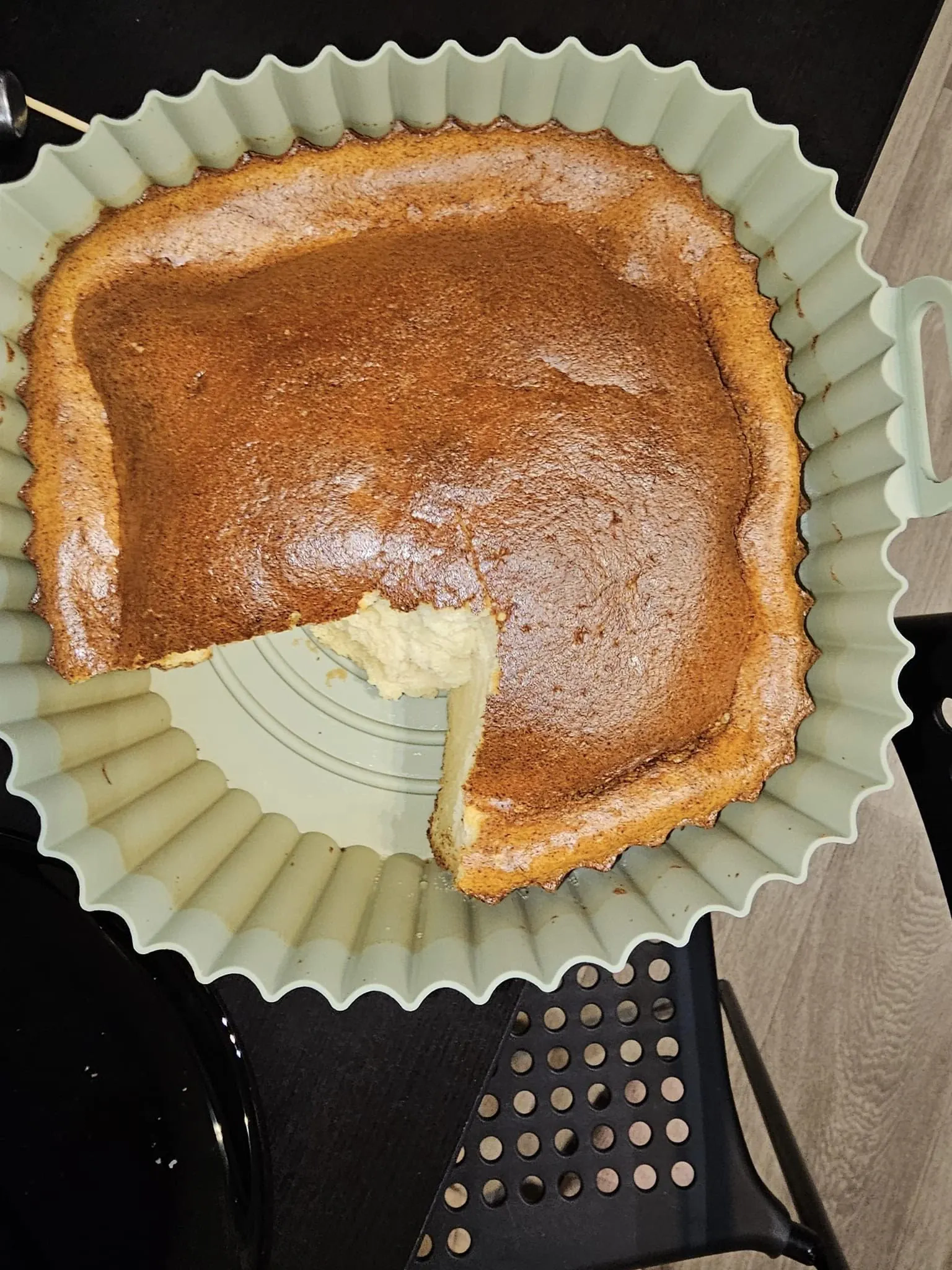 Varškės apkepas su kondensuotu pienu, keptas karšto oro gruzdintuvėje