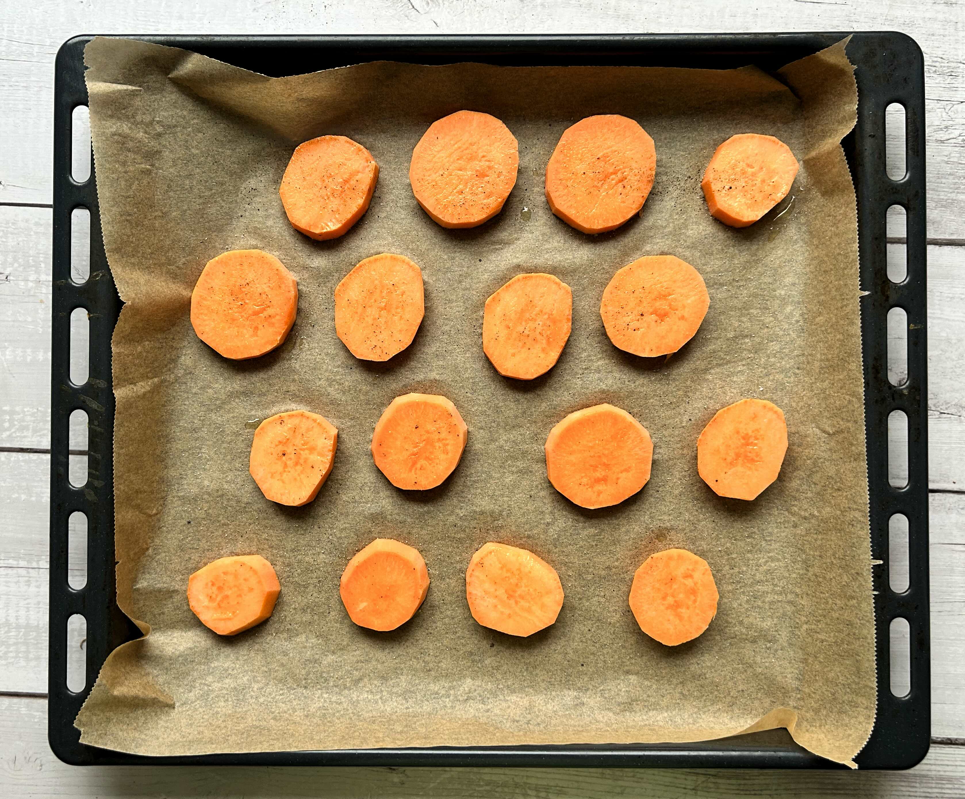 batatų griežinėliai skardoje