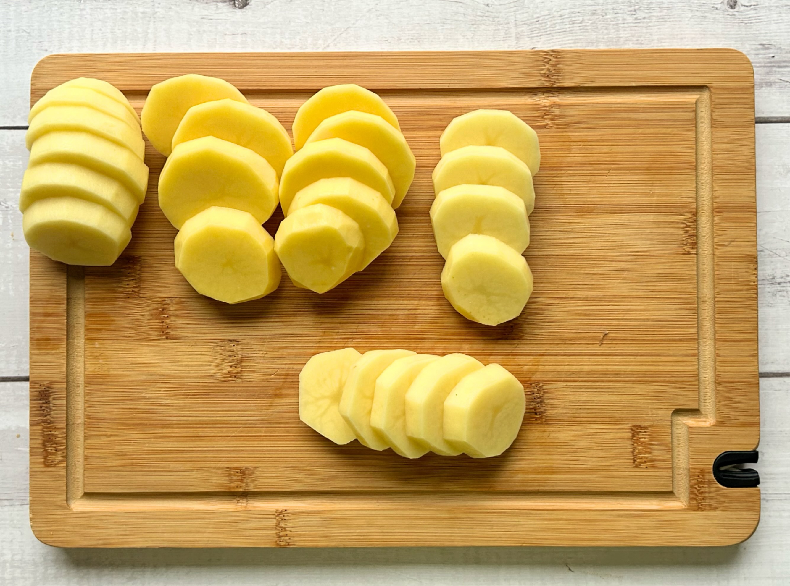 bulvės pjaustytos griežinėliais