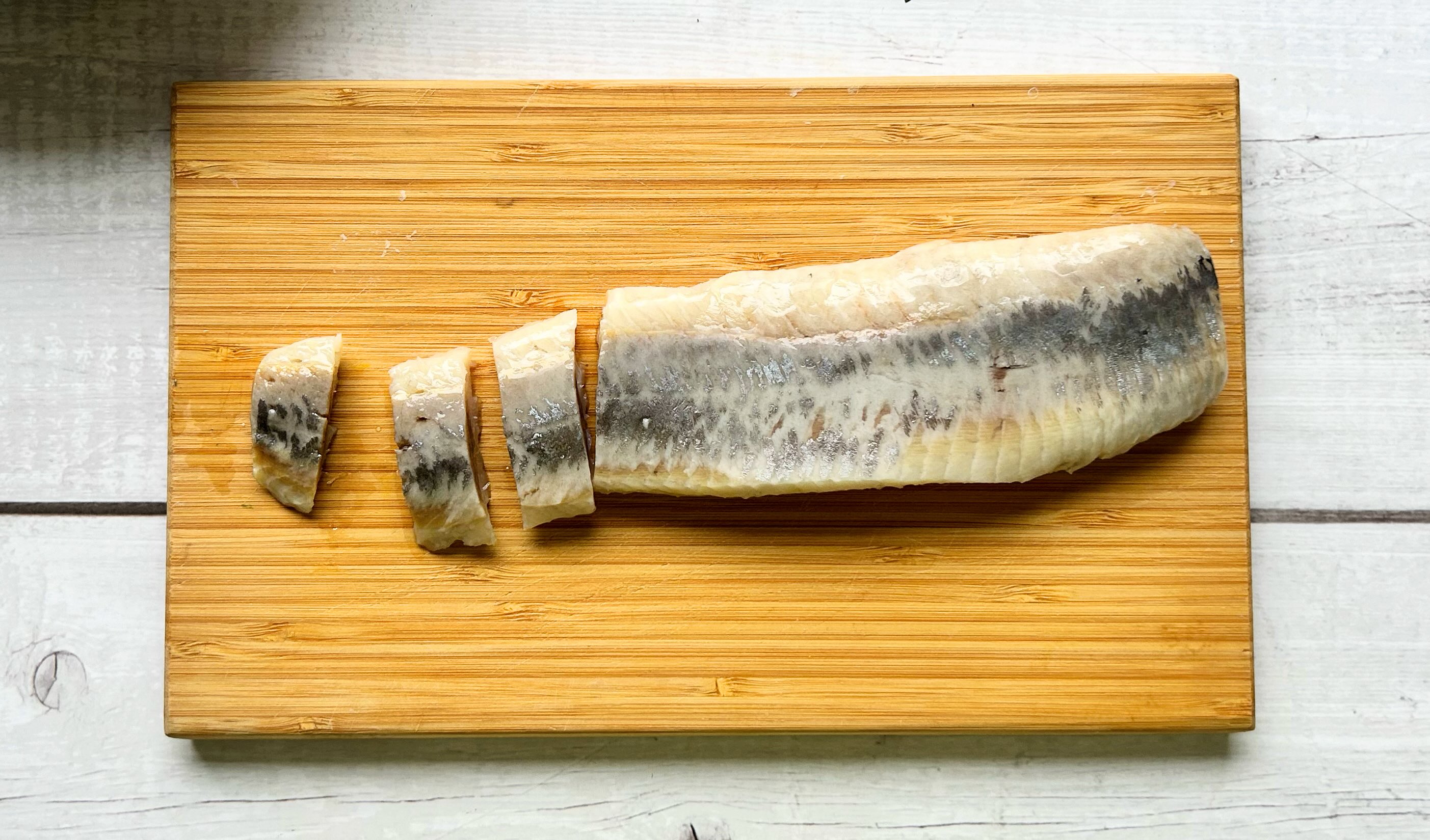 silkė pjaustoma juostelėmis