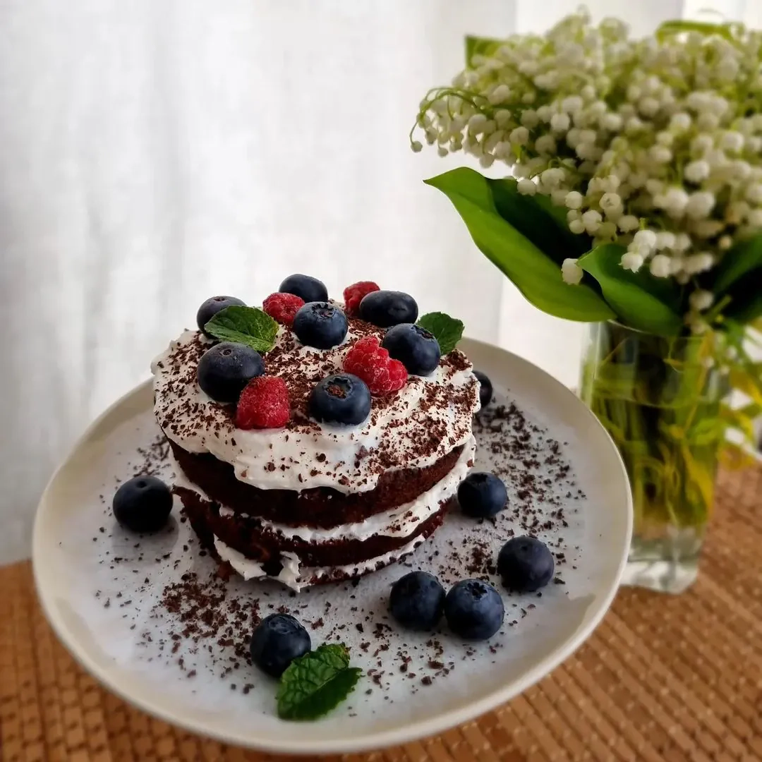 Šokolādes banānu torte ar rikotas krēmu