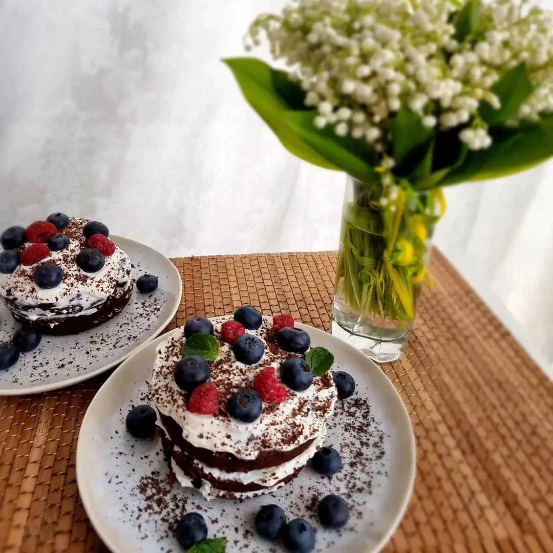 Šokolādes banānu torte ar rikotas krēmu