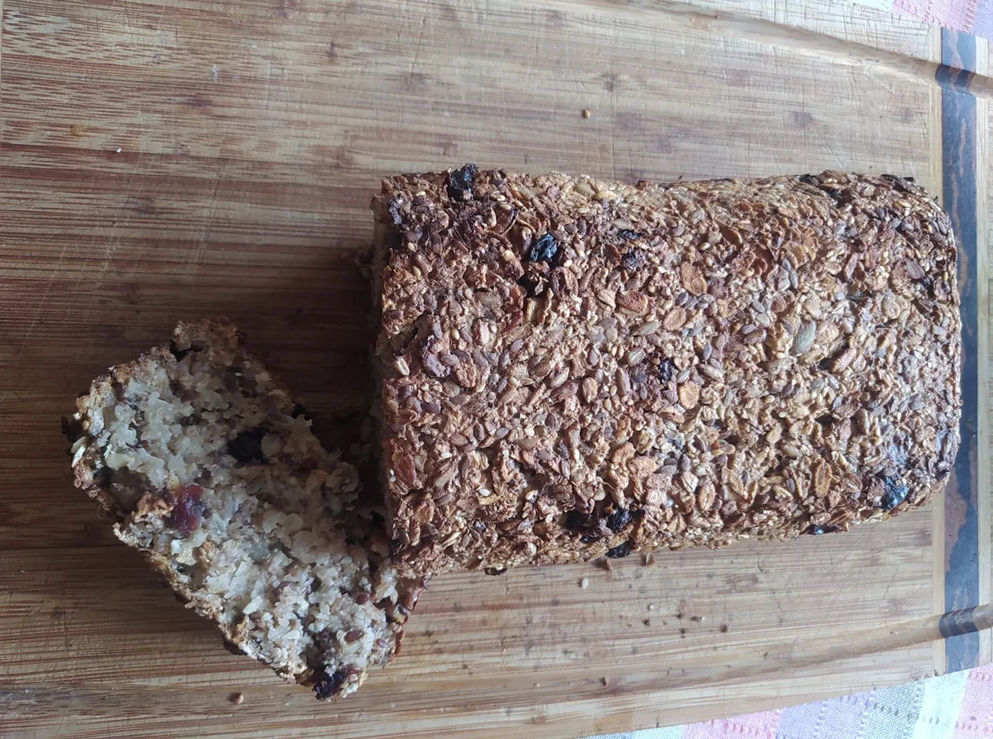 Avižinių dribsnių duona be miltų, su jogurtu, karšto oro gruzdintuvėje