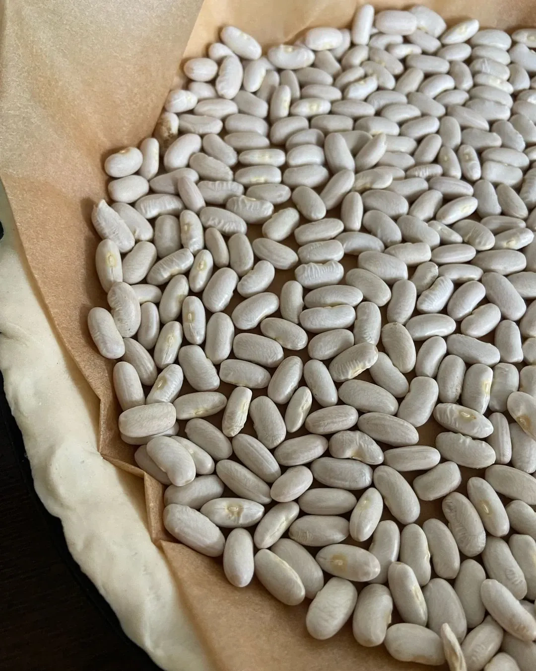 Sluoksniuotos tešlos kišas su kalakutienos kumpeliu