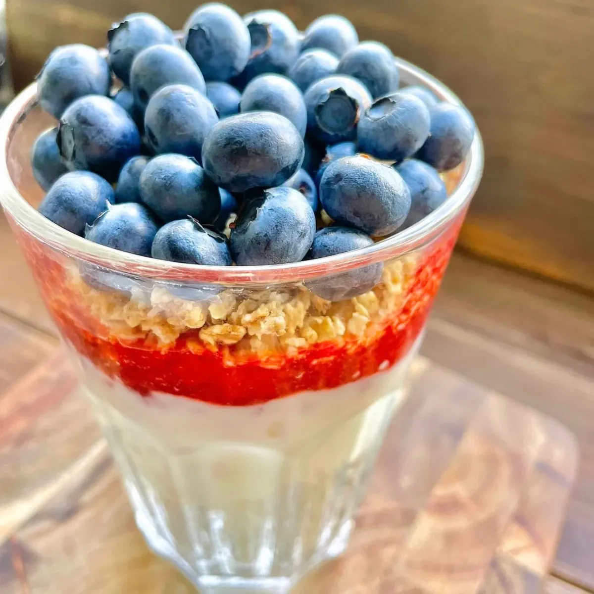 Granolos ir varškės desertas pusryčiams