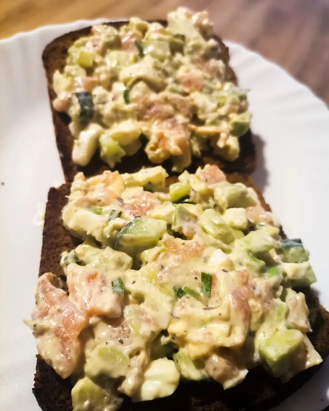 Užtepėlė su avokadu, rūkyta lašiša ir kiaušiniu 🥑