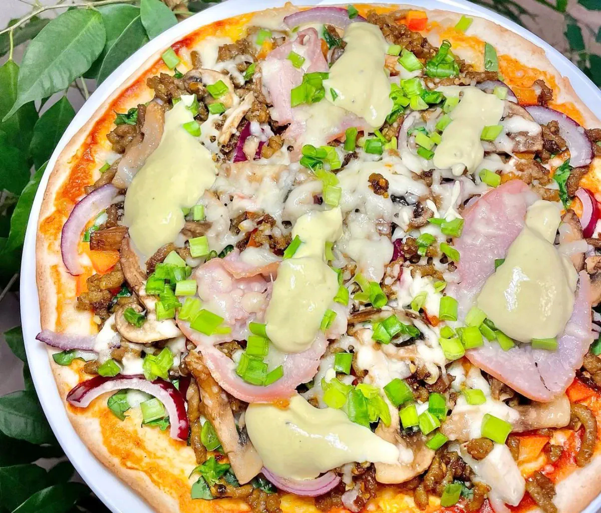 Greita tortilijų pica su jautienos faršu, pievagrybiais ir mocarela