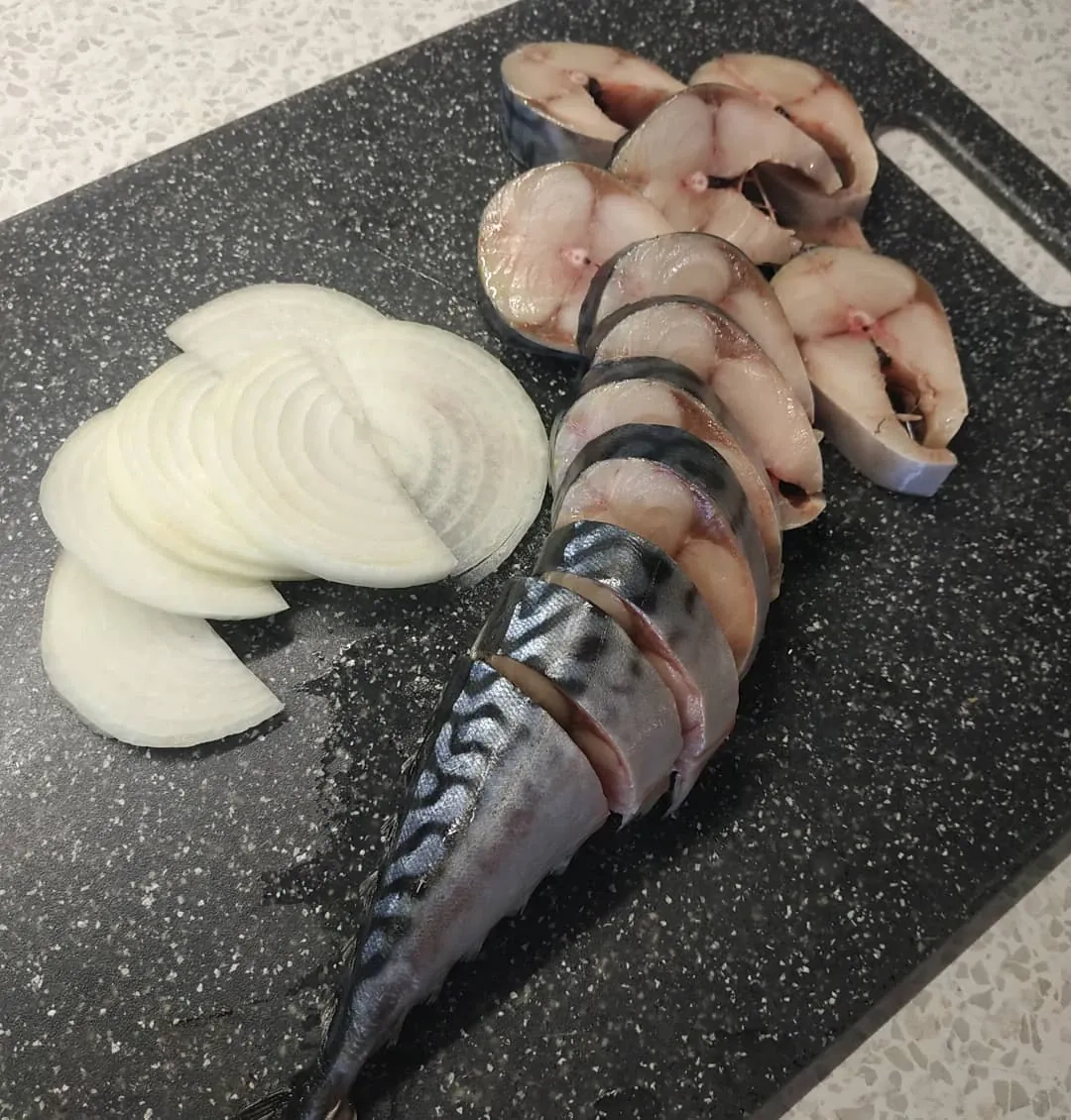 Marinuota skumbrė su actu