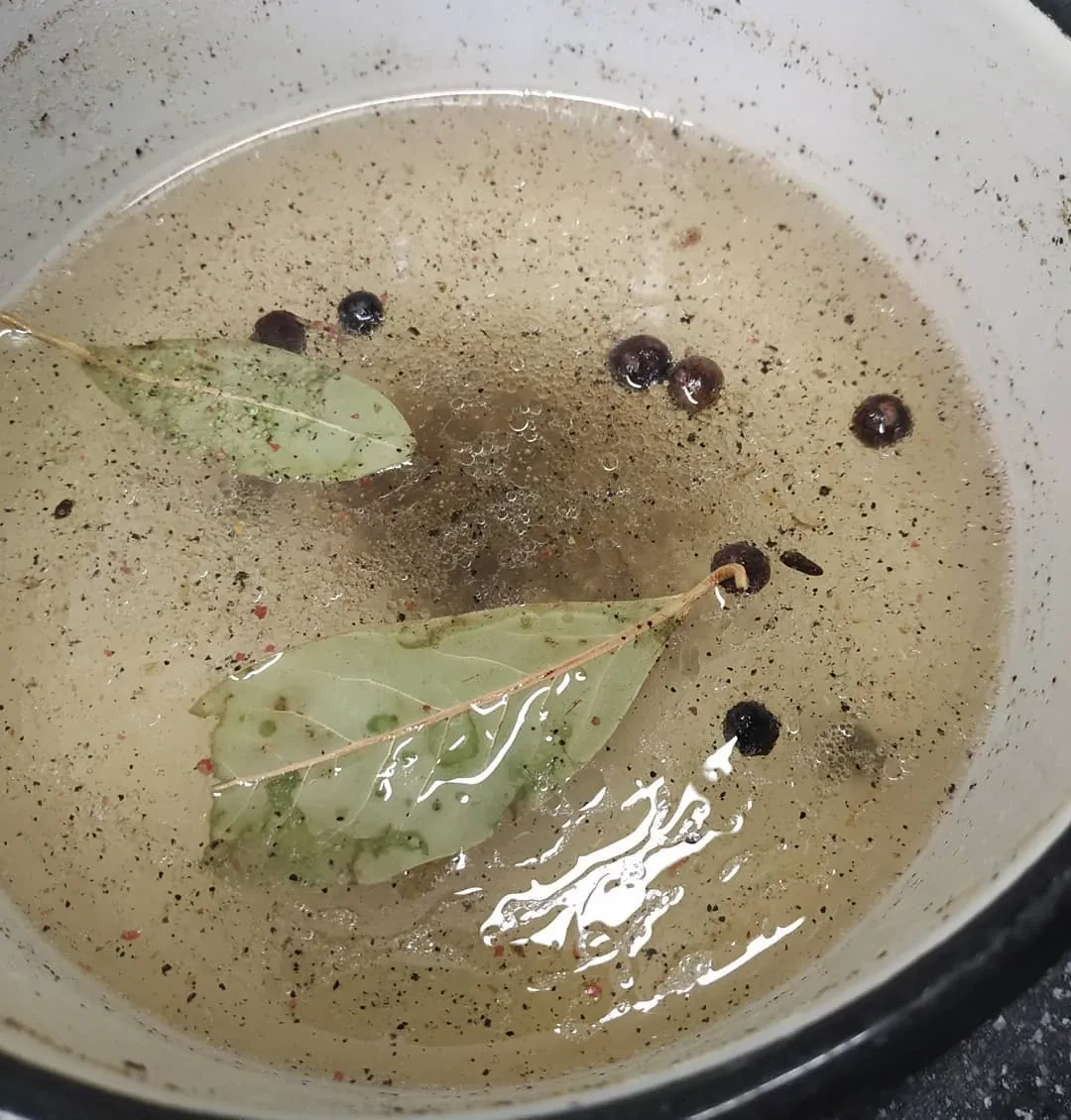 Marinuota skumbrė su actu