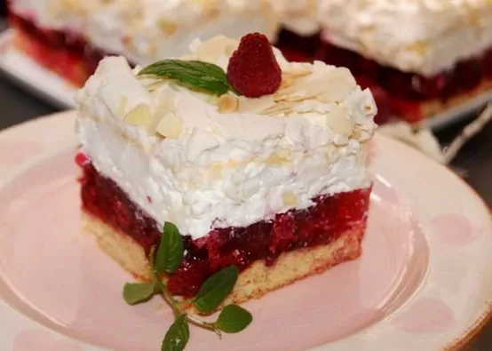 Malinowa chmurka na biszkopcie z serkiem mascarpone