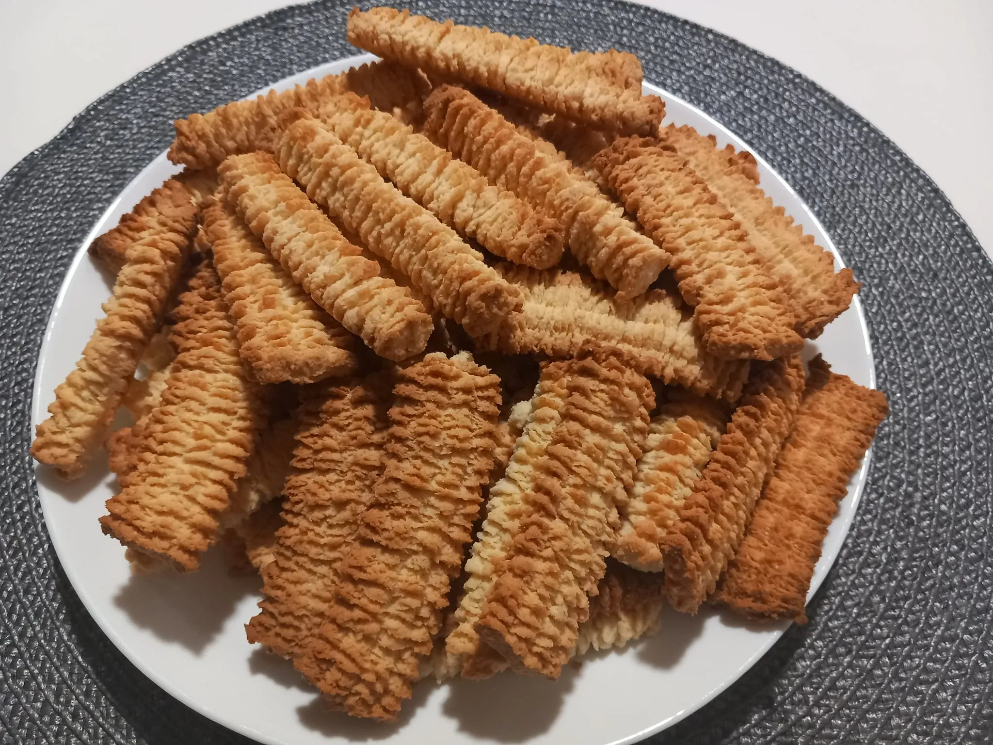 Naminiai trapūs sviestiniai sausainiai per mėsmalę