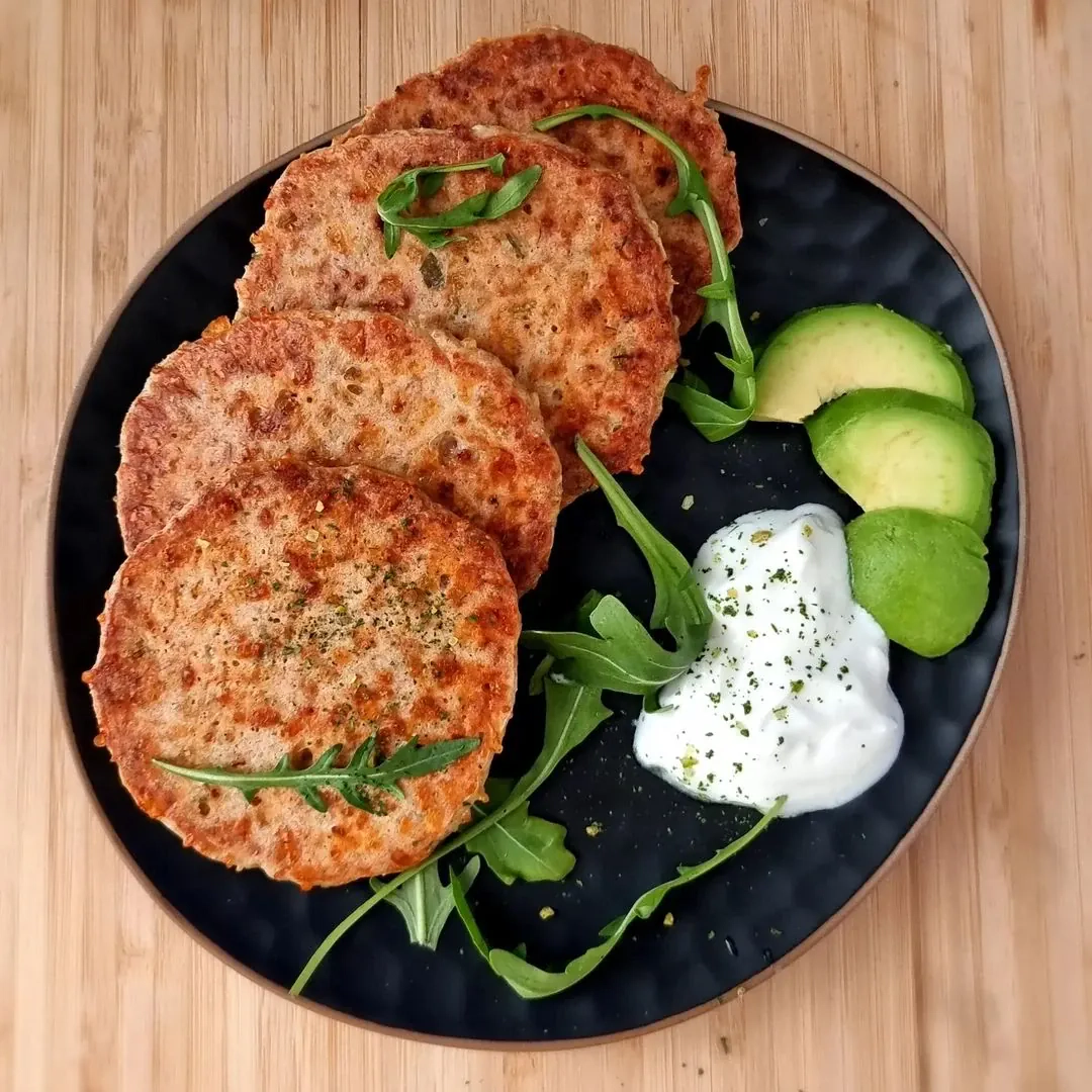 Sātīgie siera plācenīši brokastīm vai launagam