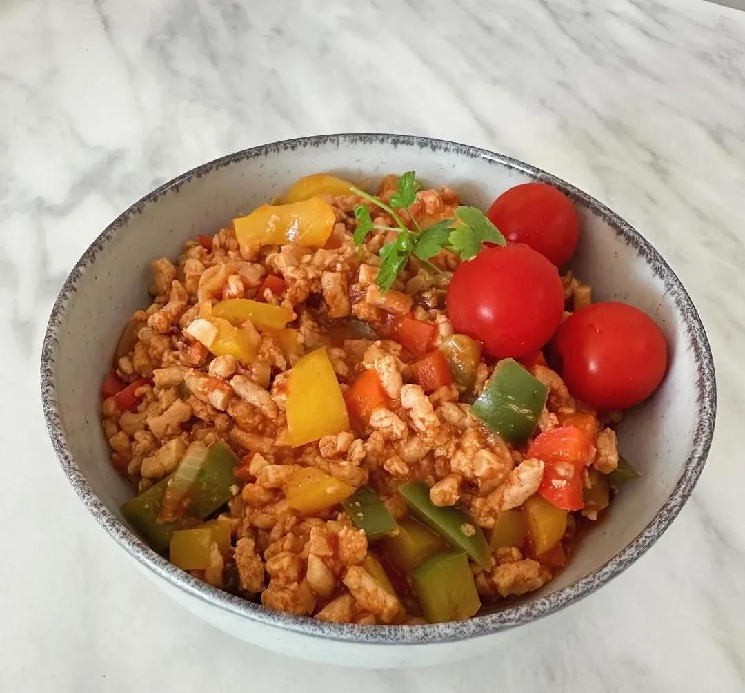 Veganiškas čili troškinys su žirnių baltymais