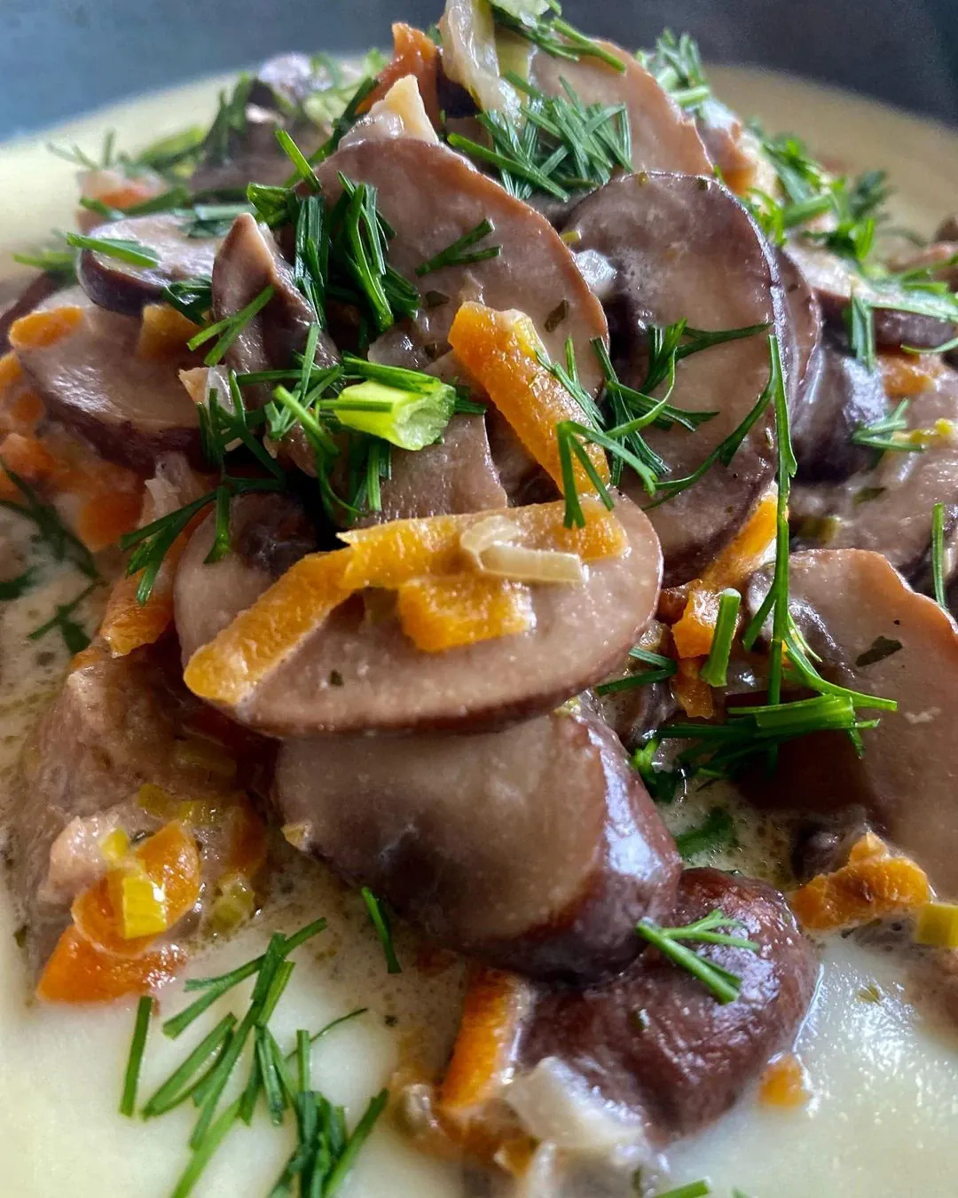 Pievagrybių troškinys su sojos gabaliukais ir kalafiorų piurė