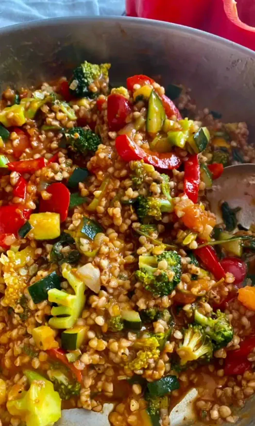 Įdarytos paprikos su grikiais ir daržovėmis