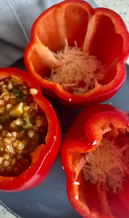 Įdarytos paprikos su grikiais ir daržovėmis