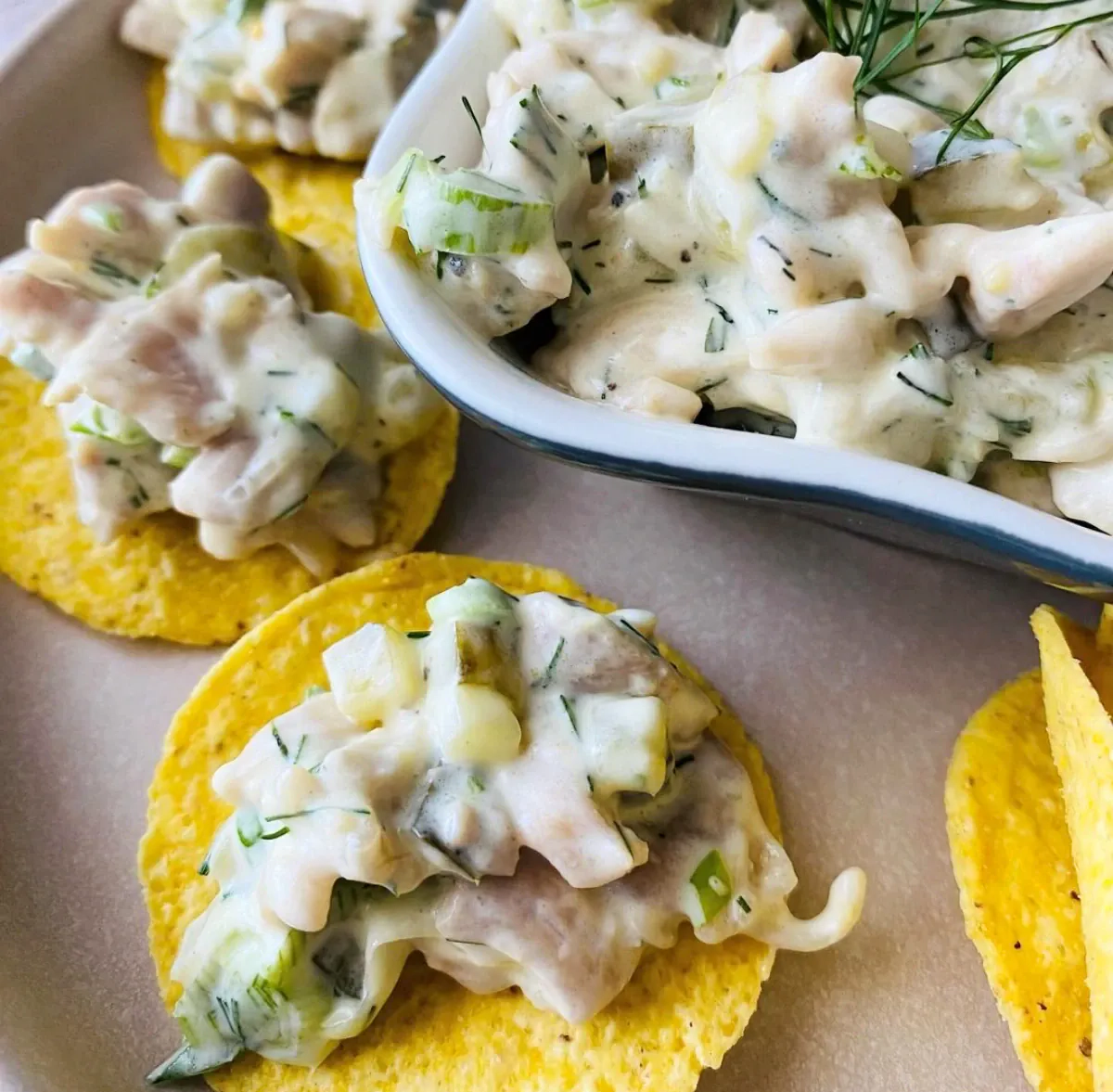 Vištienos užtepėlė su marinuotais agurkėliais