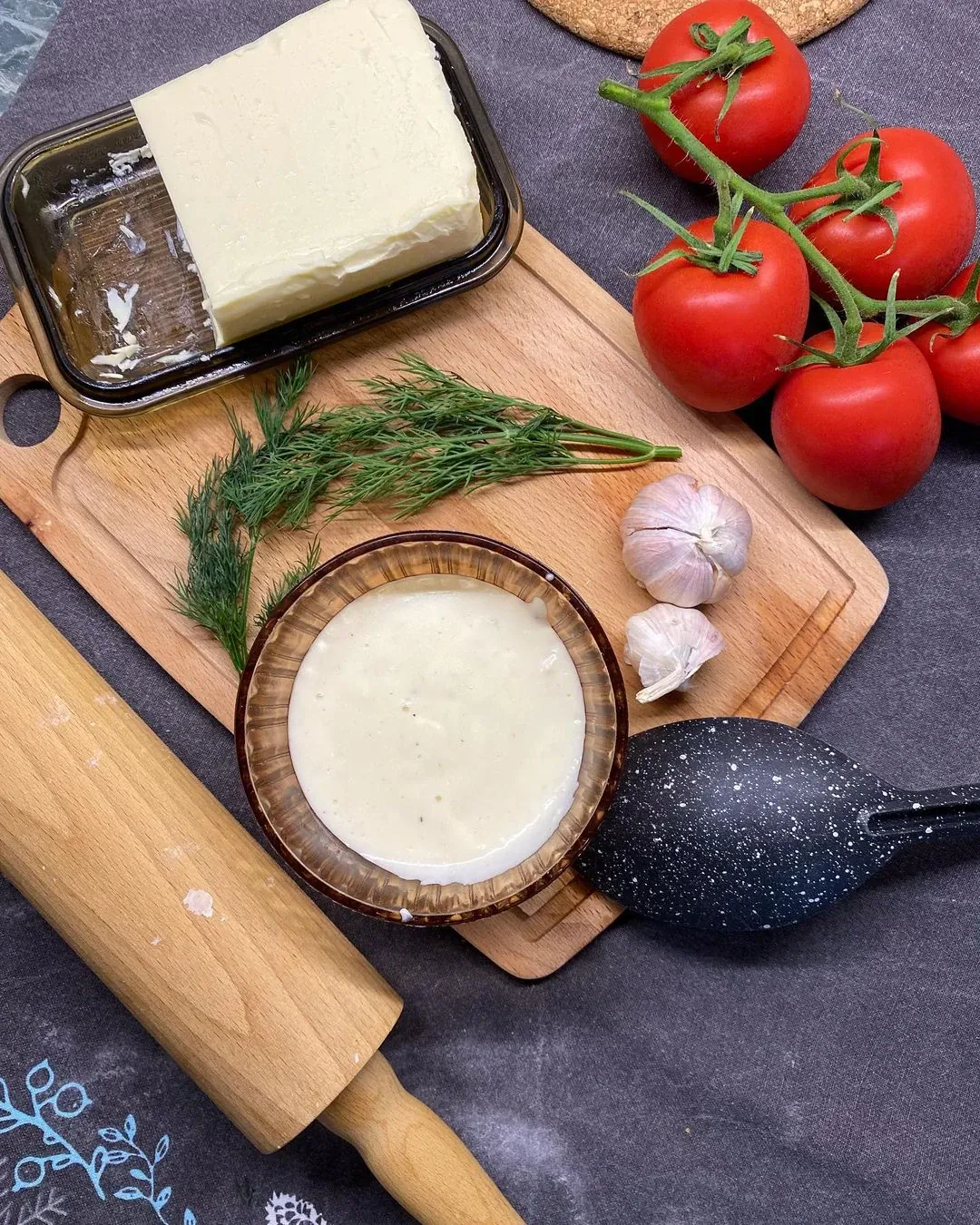 Baltas sviestinis padažas su grietinėle