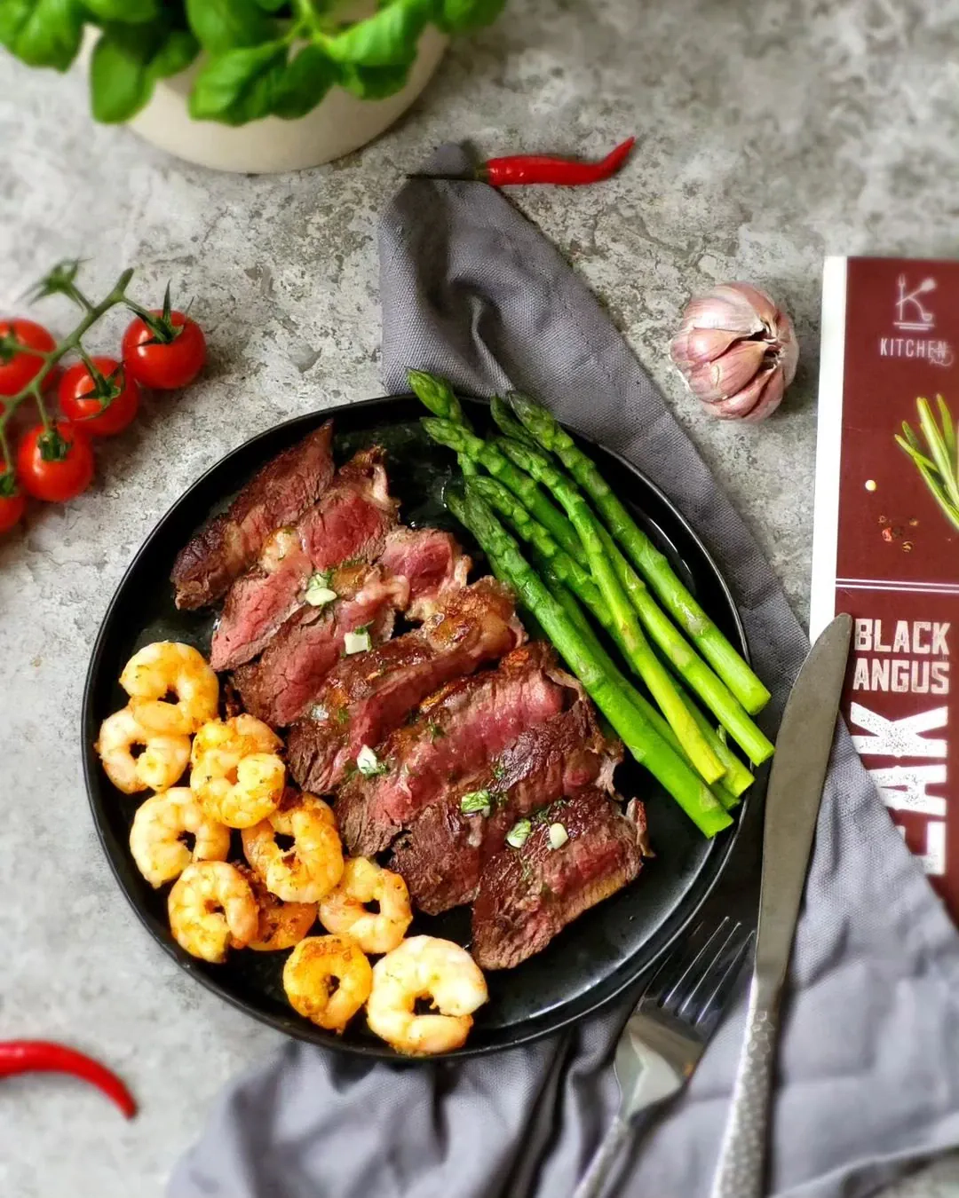 Black Angus steikas su krevetėmis ir smidrais