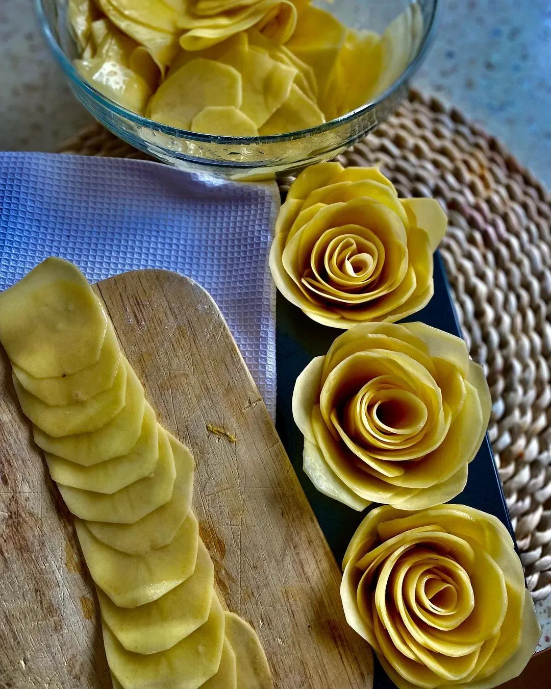 Keptos bulvės orkaitėje kitaip - roželių formos