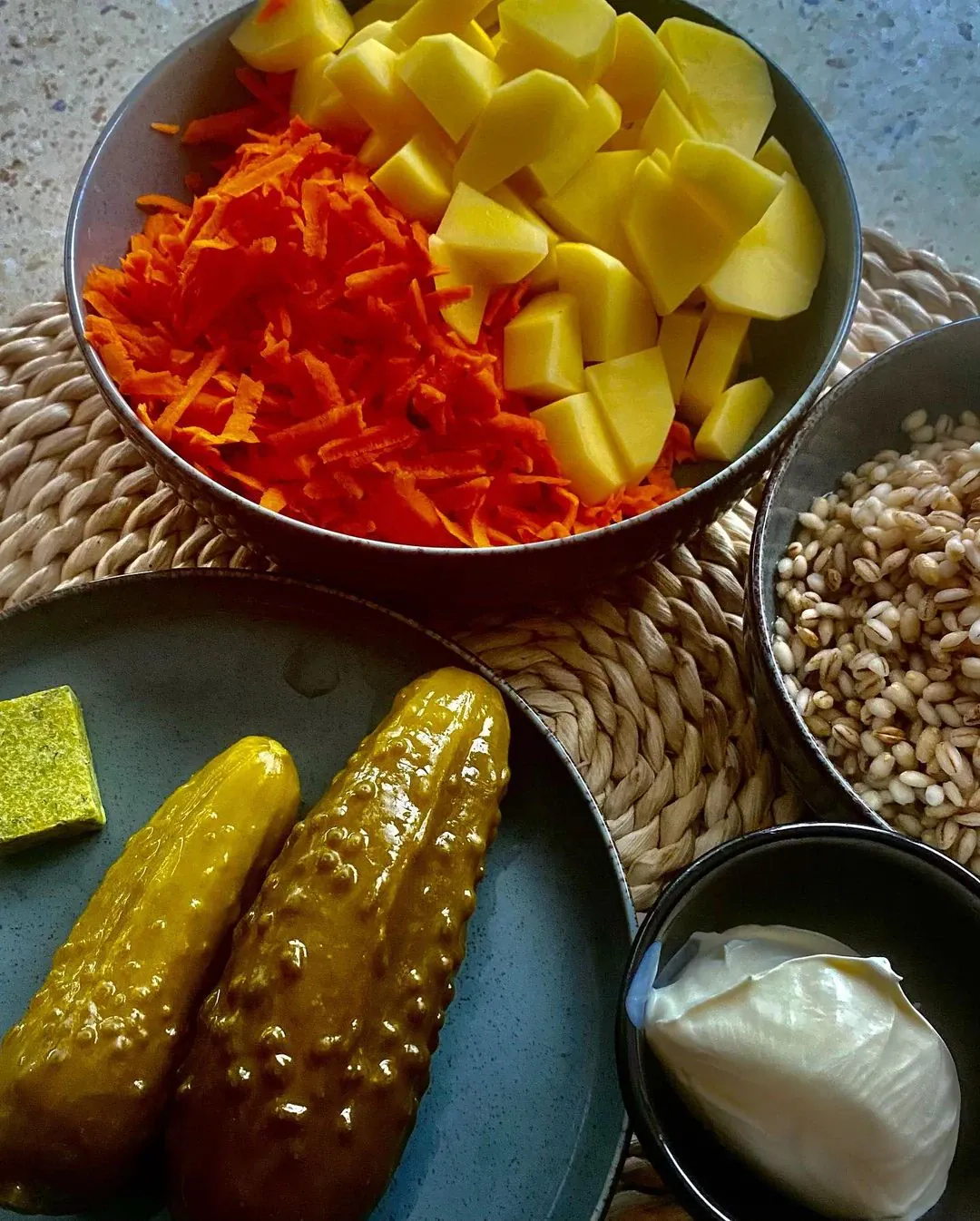 Paprasta agurkinė sriuba su perlinėmis kruopomis ir bulvėmis