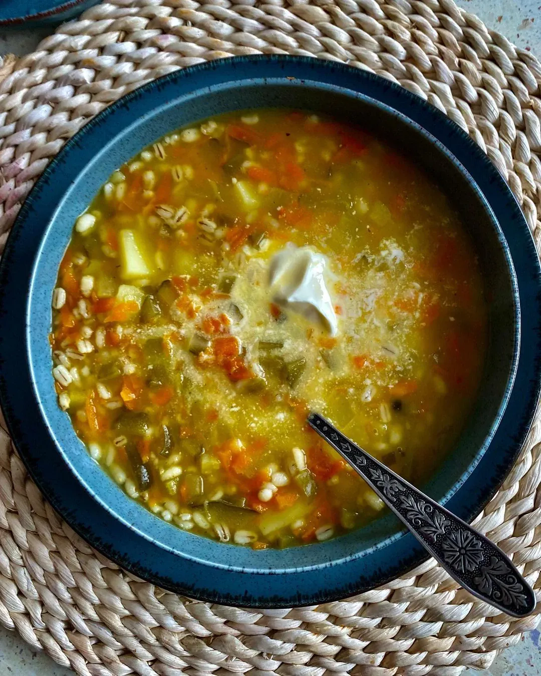 Paprasta agurkinė sriuba su perlinėmis kruopomis ir bulvėmis