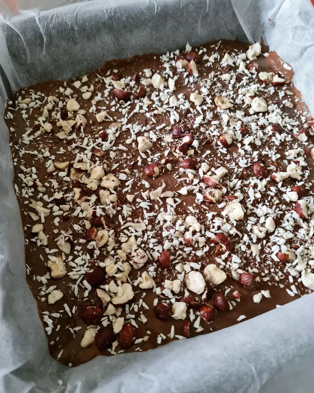 Bananinis braunis su riešutų sviestu ir proteino milteliais